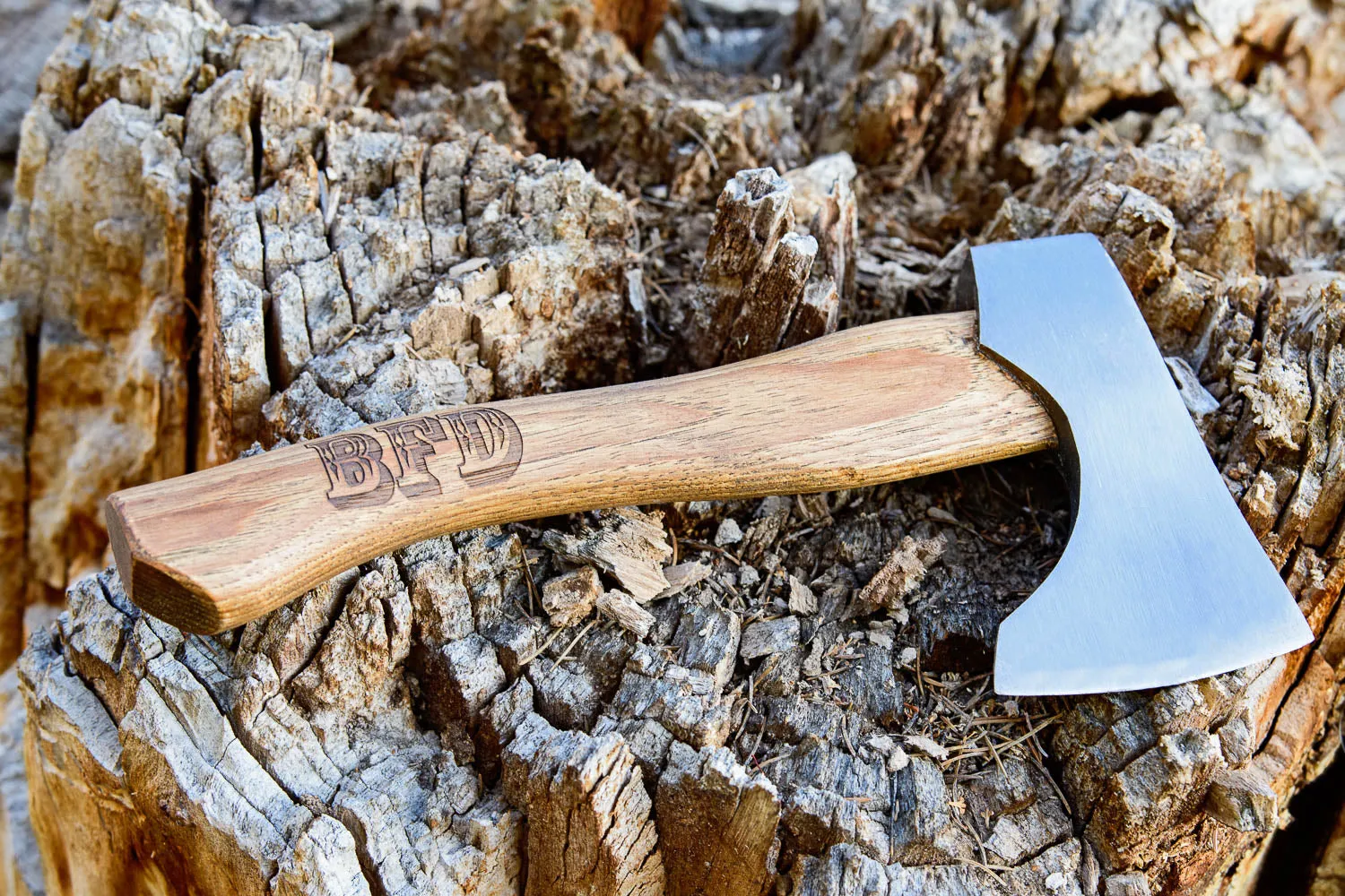 CUSTOM ENGRAVED HATCHET